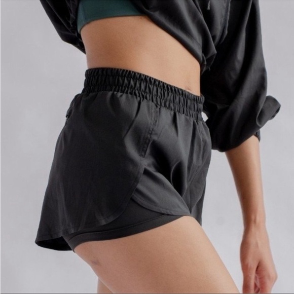 Girlfriend Collective Recyclable Workout Shorts Black Size XS - Picture 2 of 8